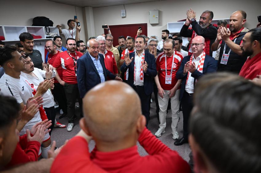 Ahmet Akın, BALKES maçında takımla tek yürek oldu