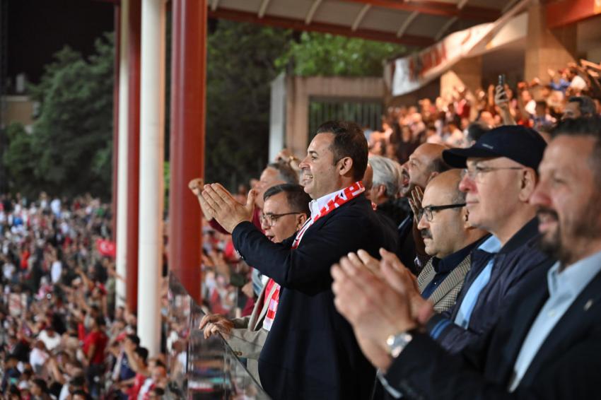 Ahmet Akın, BALKES maçında takımla tek yürek oldu