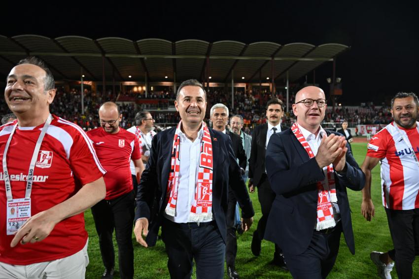 Ahmet Akın, BALKES maçında takımla tek yürek oldu