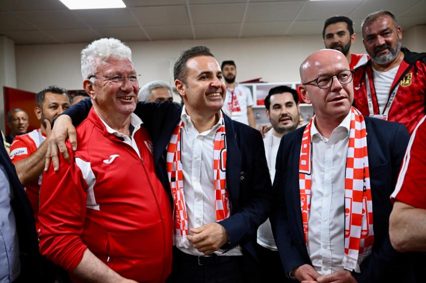 Ahmet Akın, BALKES maçında takımla tek yürek oldu