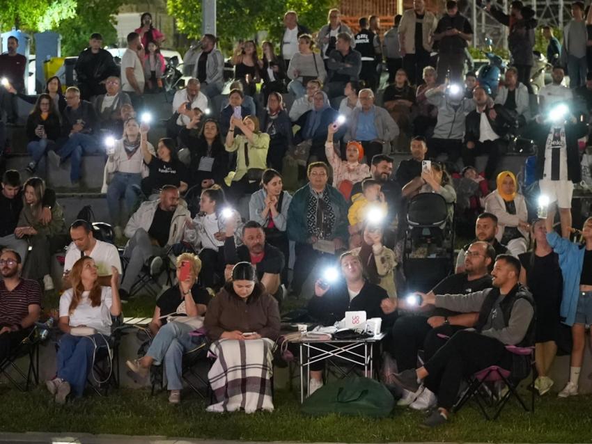 Büyükşehir’in Babalar Günü konserinde Ferdi Zeyrek unutulmadı