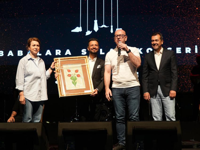 Büyükşehir’in Babalar Günü konserinde Ferdi Zeyrek unutulmadı