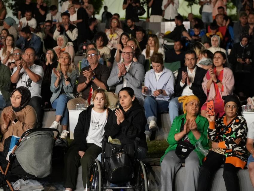 Büyükşehir’in Babalar Günü konserinde Ferdi Zeyrek unutulmadı