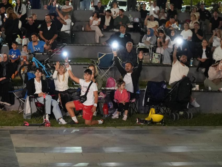 Büyükşehir’in Babalar Günü konserinde Ferdi Zeyrek unutulmadı