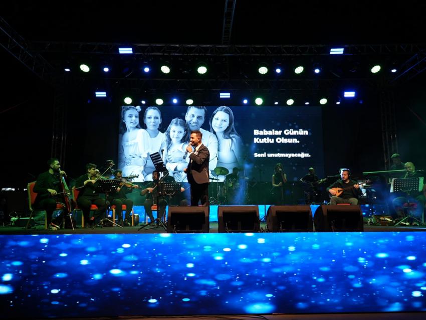 Büyükşehir’in Babalar Günü konserinde Ferdi Zeyrek unutulmadı