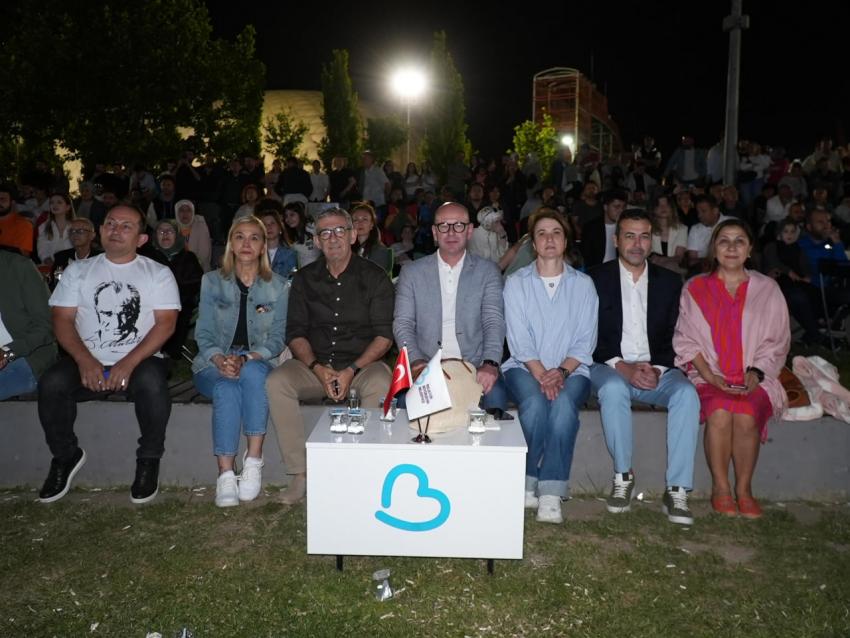 Büyükşehir’in Babalar Günü konserinde Ferdi Zeyrek unutulmadı