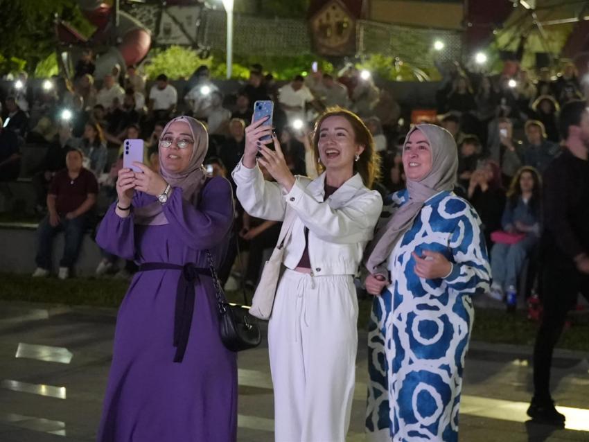 Büyükşehir’in Babalar Günü konserinde Ferdi Zeyrek unutulmadı