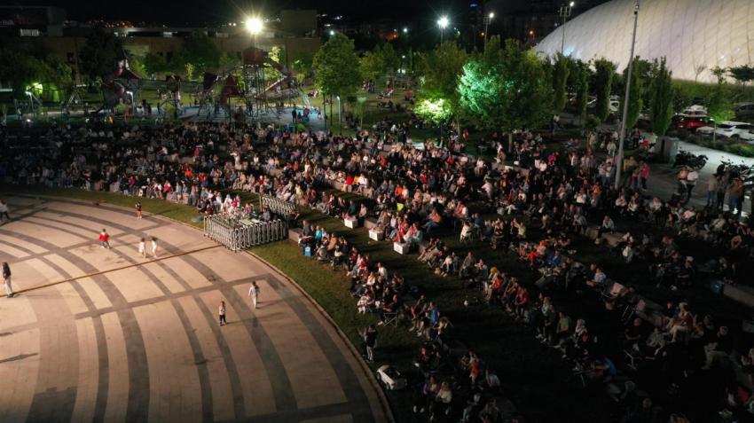 Büyükşehir’in Babalar Günü konserinde Ferdi Zeyrek unutulmadı