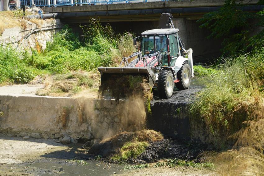 Edremit Çayı ve Şahinderesi’nde temizlik çalışmaları