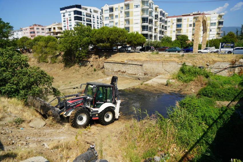 Edremit Çayı ve Şahinderesi’nde temizlik çalışmaları