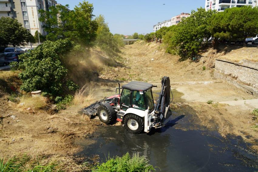 Edremit Çayı ve Şahinderesi’nde temizlik çalışmaları