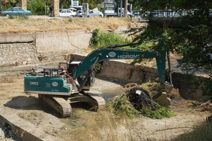 Edremit Çayı ve Şahinderesi’nde temizlik çalışmaları