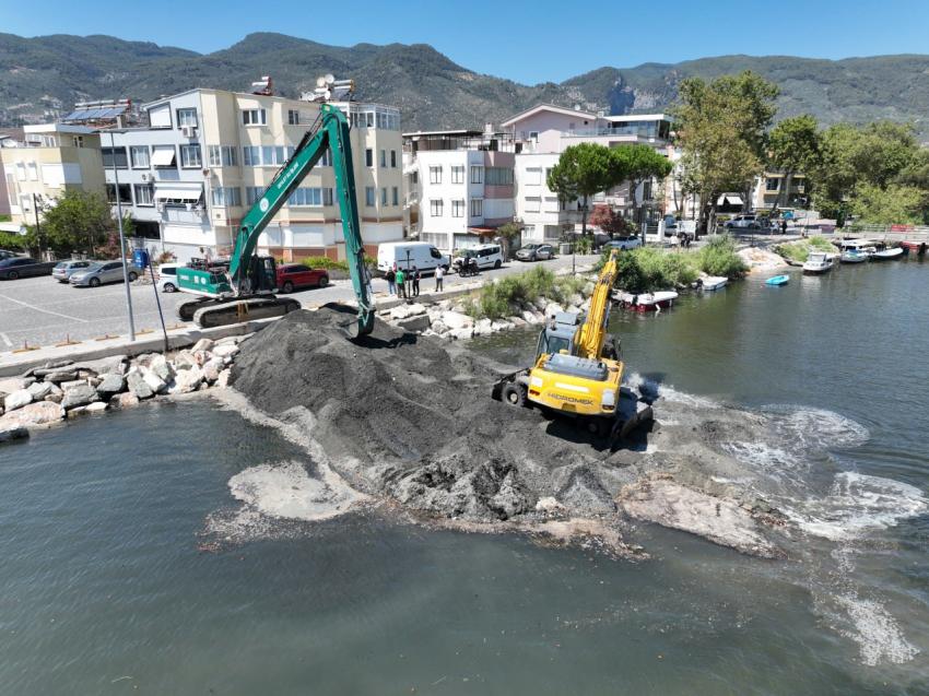 Edremit Çayı ve Şahinderesi’nde temizlik çalışmaları