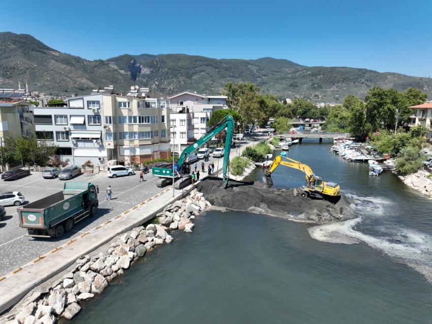 Edremit Çayı ve Şahinderesi’nde temizlik çalışmaları