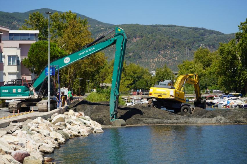Edremit Çayı ve Şahinderesi’nde temizlik çalışmaları