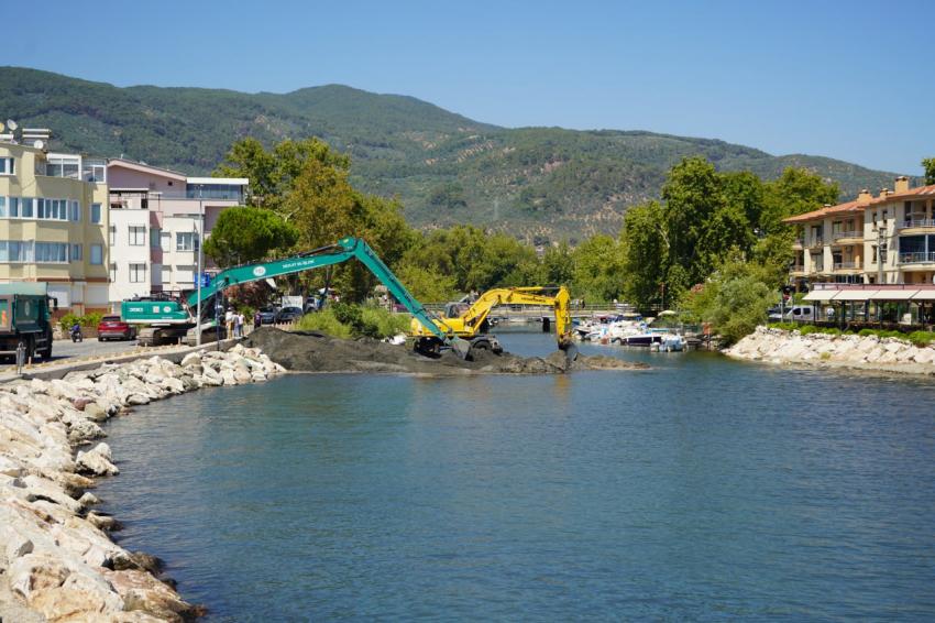Edremit Çayı ve Şahinderesi’nde temizlik çalışmaları