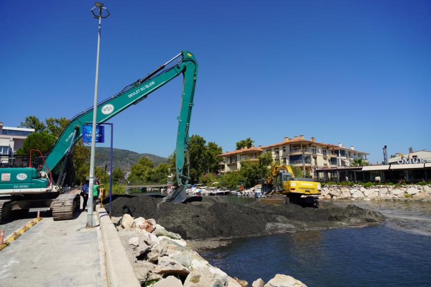 Edremit Çayı ve Şahinderesi’nde temizlik çalışmaları