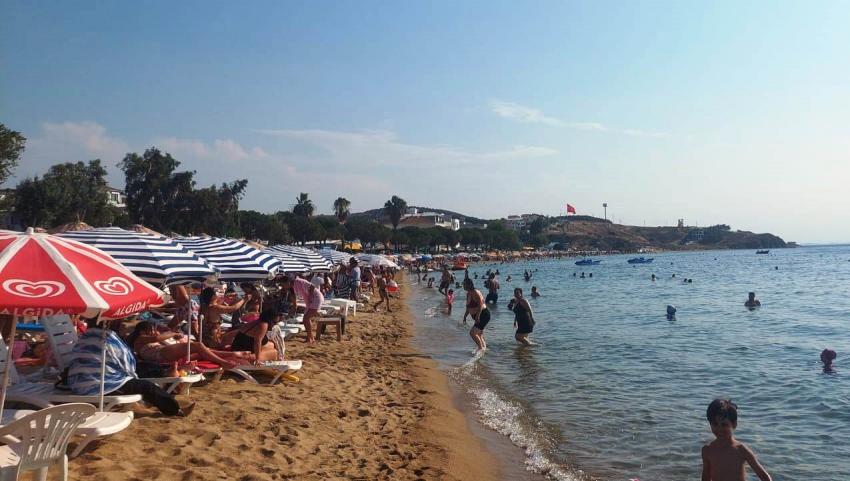 AVŞA ADASI DOLDU, TAŞTI! PLAJLARDA ADIM ATACAK YER KALMADI