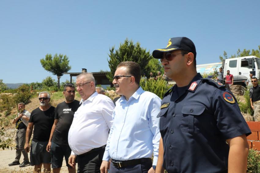  Edremit’te zeytinlikte çıkan yangın ormana sıçramadan söndürüldü