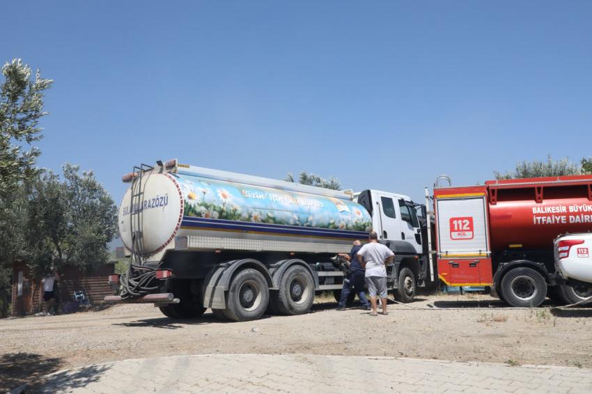  Edremit’te zeytinlikte çıkan yangın ormana sıçramadan söndürüldü