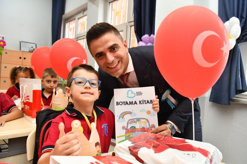 Okullar Açıldı, Öğrenciler Ders Başı Yaptı