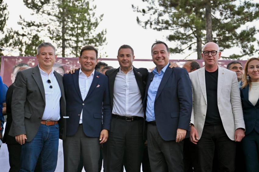 Gördes-Sındırgı yolu davul zurnayla açıldı