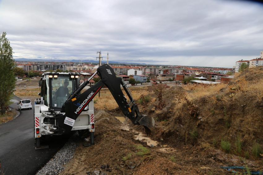 Edremit Belediyesi sağanak yağışlara Karşı 7/24 sahada