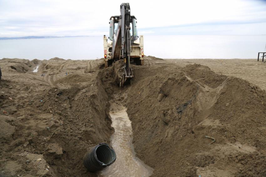 Edremit Belediyesi sağanak yağışlara Karşı 7/24 sahada