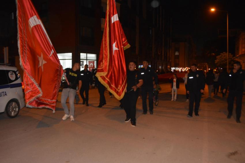 GÖMEÇ’TE CUMHURİYET İÇİN FENER ALAYI