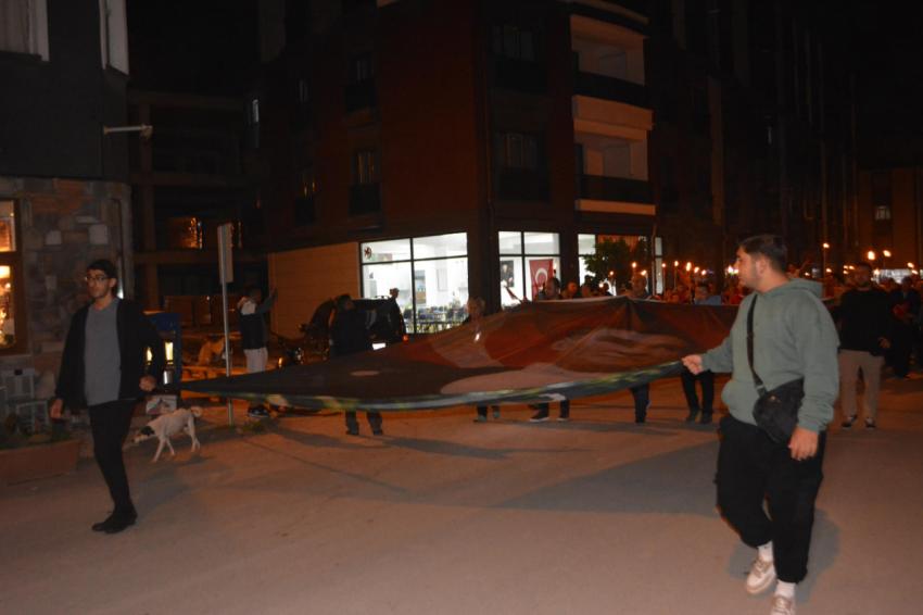 GÖMEÇ’TE CUMHURİYET İÇİN FENER ALAYI