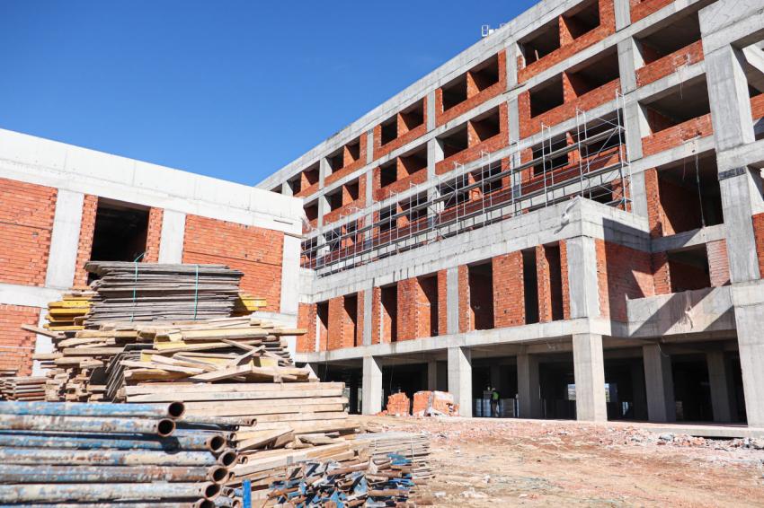 MUSTAFA CANBEY: “EDREMİT DEVLET HASTANESİ, KÖRFEZ BÖLGEMİZİN SAĞLIK ÜSSÜ OLACAK”