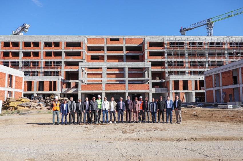 MUSTAFA CANBEY: “EDREMİT DEVLET HASTANESİ, KÖRFEZ BÖLGEMİZİN SAĞLIK ÜSSÜ OLACAK”