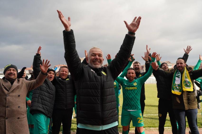 1966 Edremitspor zirveye ortak oldu