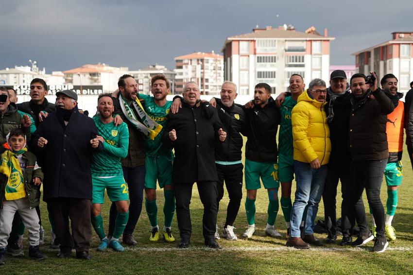 1966 Edremitspor zirveye ortak oldu
