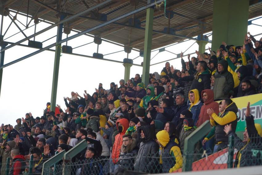 1966 Edremitspor zirveye ortak oldu