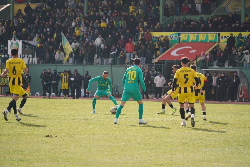 1966 Edremitspor zirveye ortak oldu