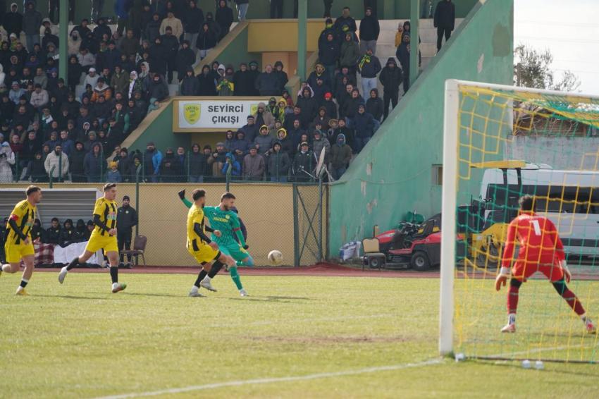 1966 Edremitspor zirveye ortak oldu