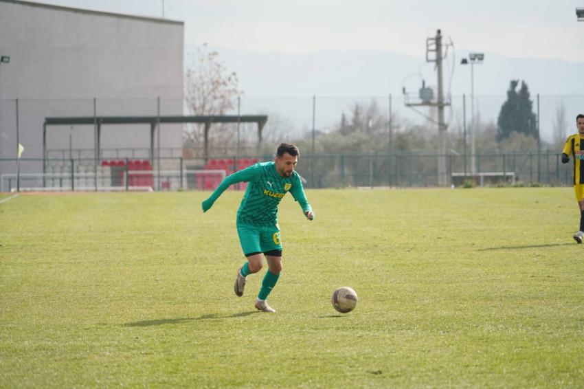 1966 Edremitspor zirveye ortak oldu