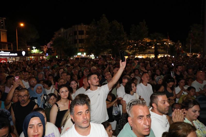 30 Ağustos Zafer Bayramı Edremit'te coşkuyla kutlandı