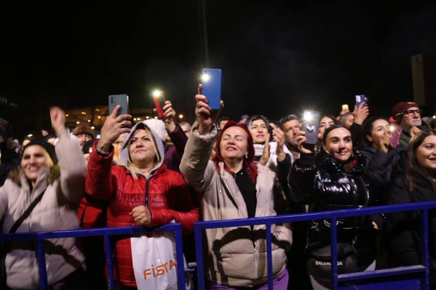 Başkan Ertaş yeni yılı vatandaşlarla birlikte karşıladı