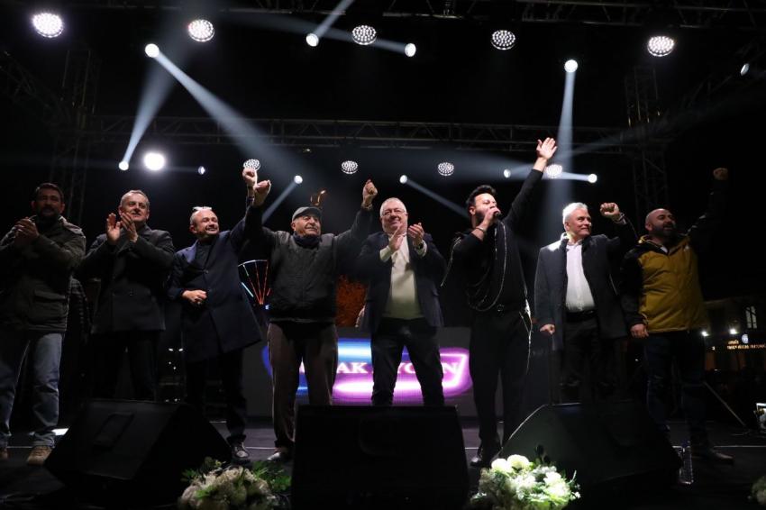 Başkan Ertaş yeni yılı vatandaşlarla birlikte karşıladı