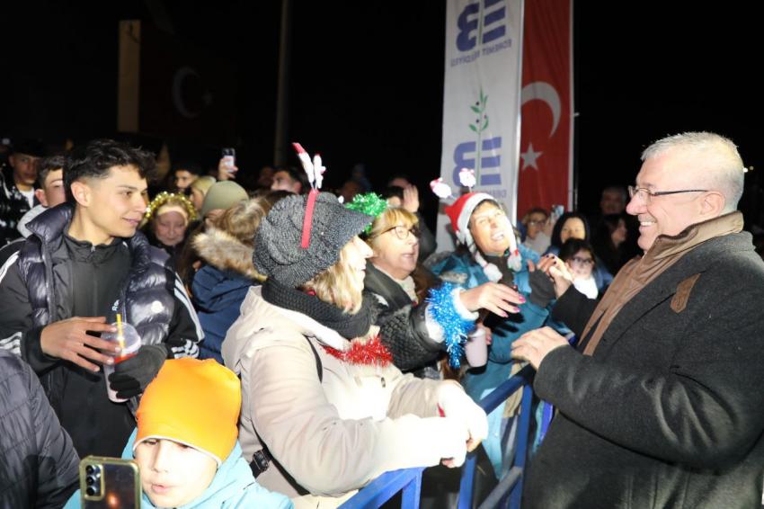 Başkan Ertaş yeni yılı vatandaşlarla birlikte karşıladı