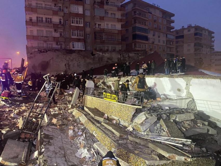 KAHRAMANMARAŞ’TA 7.4 BÜYÜKLÜĞÜNDE DEPREM: 10 KENTI VURDU