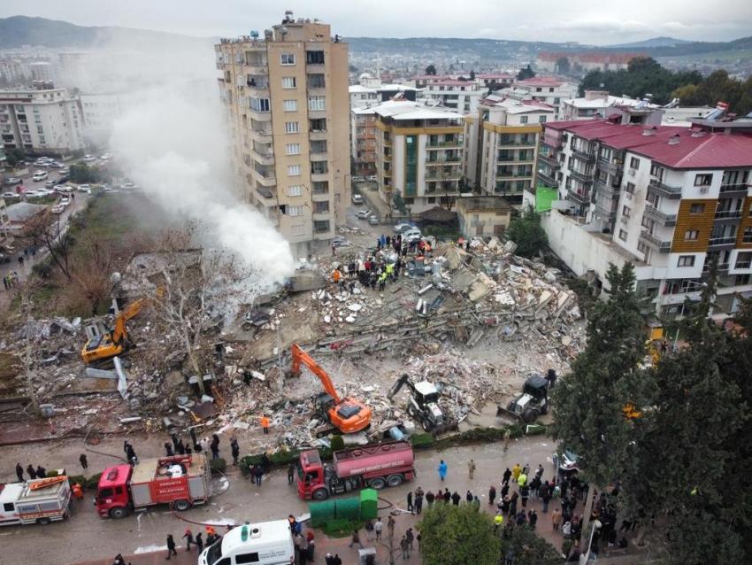 KAHRAMANMARAŞ’TA 7.4 BÜYÜKLÜĞÜNDE DEPREM: 10 KENTI VURDU