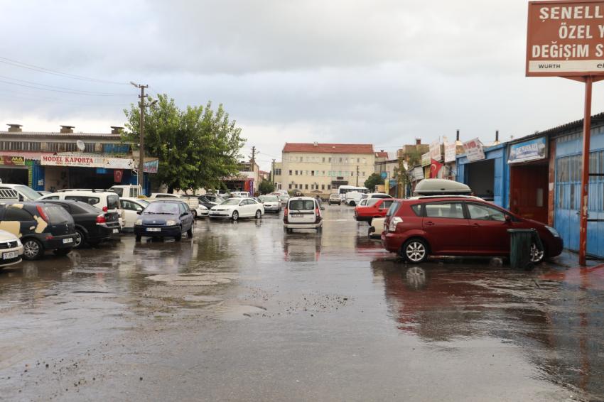 BURHANİYE BELEDİYESİ YAĞMUR EKİBİ İŞ BAŞINDA