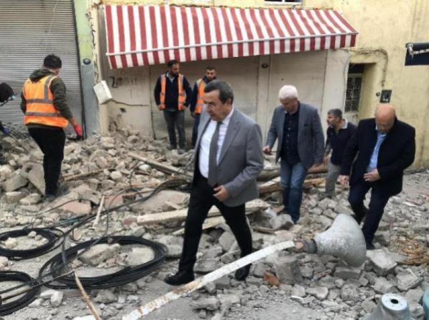 İZMIR'DE 4.9'LUK DEPREM!