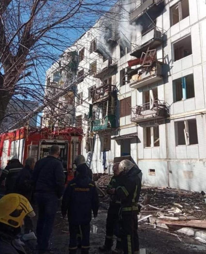 UKRAYNA CUMHURBAŞKANI ZELENSKI'DEN AÇIKLAMA: ELI SILAH TUTAN HER VATANDAŞA SILAH VERILECEK