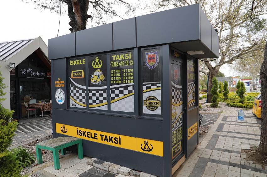 BURHANİYE’DE TAKSİ DURAKLARI TEK TİP OLUYOR