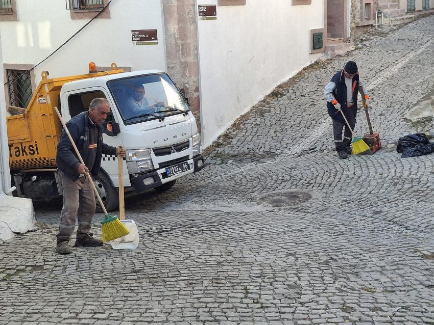 TARİHİ KENT SOKAKLARINA DİP BUCAK TEMİZLİK