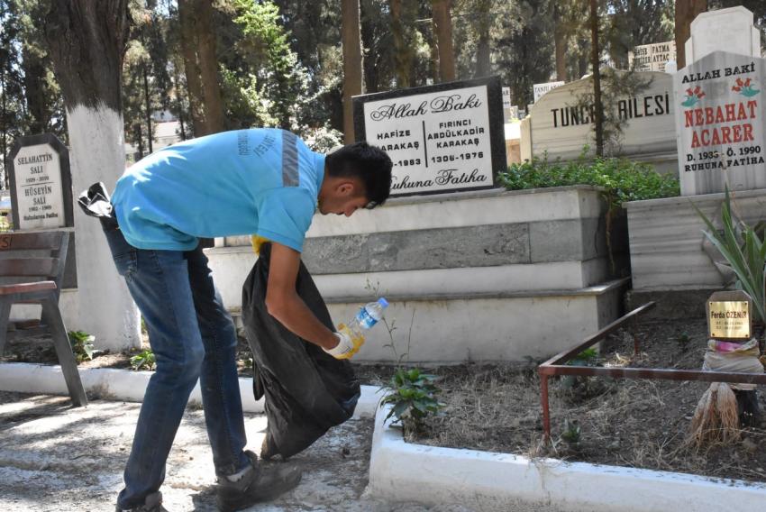 EDREMIT BELEDIYESI MEZARLIK VE ŞEHITLIKLERI BAYRAMA HAZIRLADI